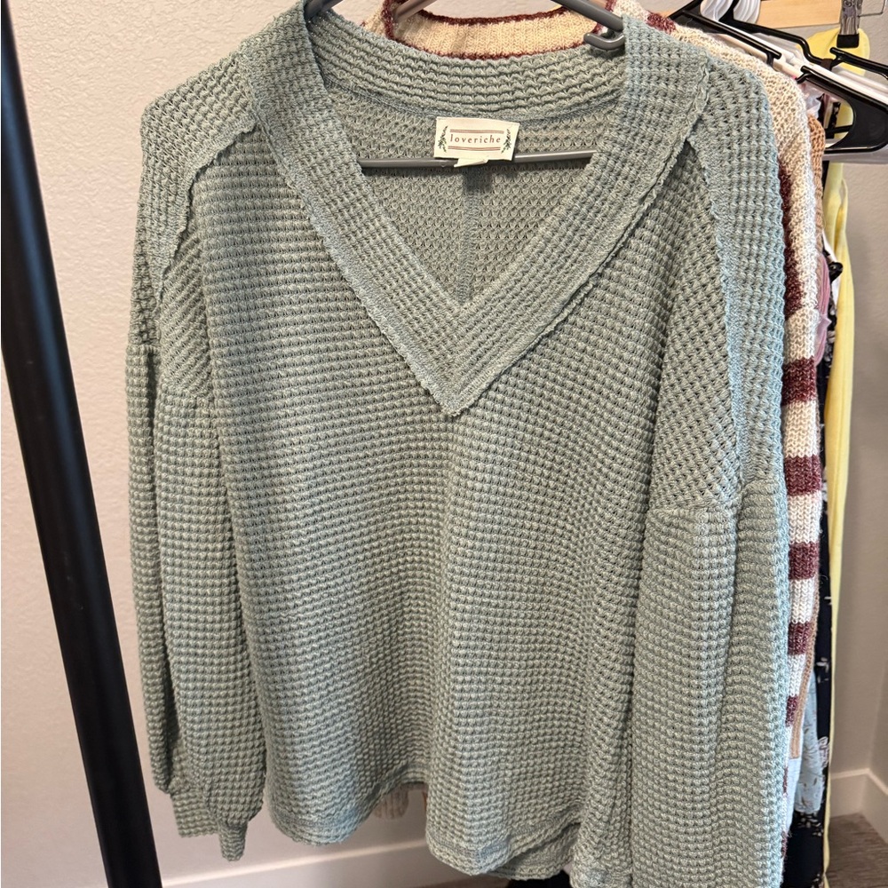 Boutique Women's V-Neck Sweater - light green